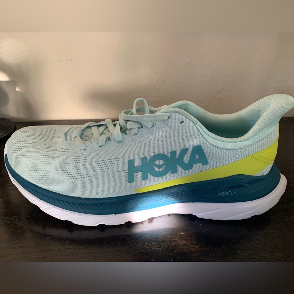 Hoka One One Mach 4
Blue Glass Size 11.5